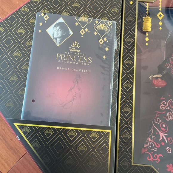 Disney Princess Designer Series Dolls Limited ‘’MULAN beautiful doll - Picture 2 of 8